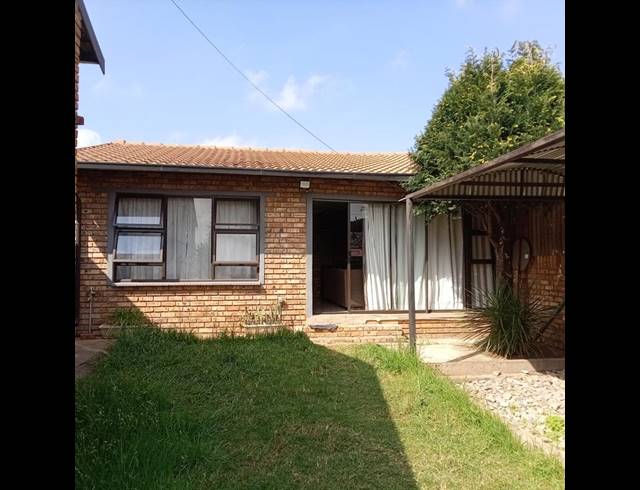2 BEDROOM HOUSE FOR SALE IN KRUGERSDORP
